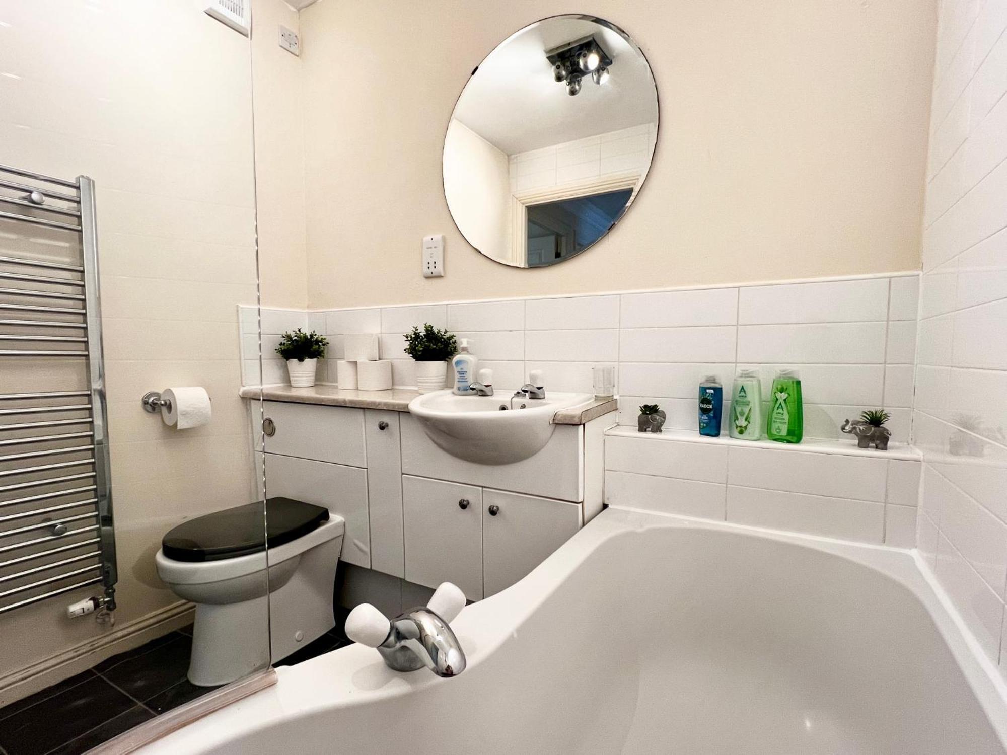 Stylish Modern Flat With Juliet Balcony & Parking Apartment Glasgow Ngoại thất bức ảnh